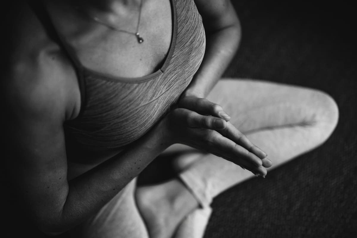 Hamilelikte güvenli egzersiz — eğitmen eşliğinde pilates